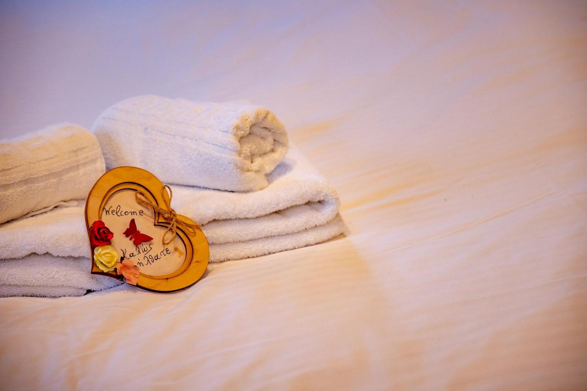 Arktouros Hotel Monodendri Eksteriør billede