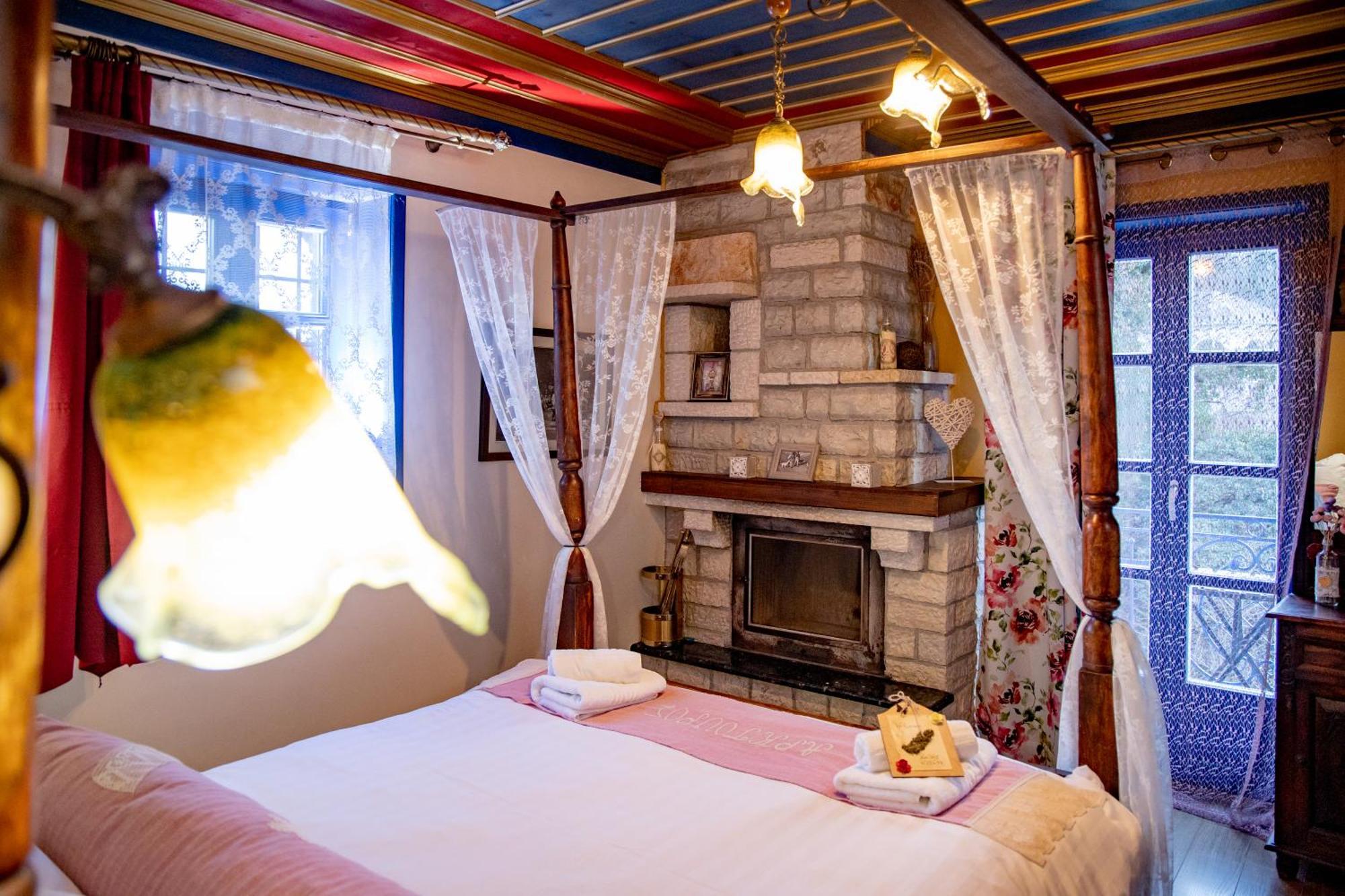 Arktouros Hotel Monodendri Eksteriør billede