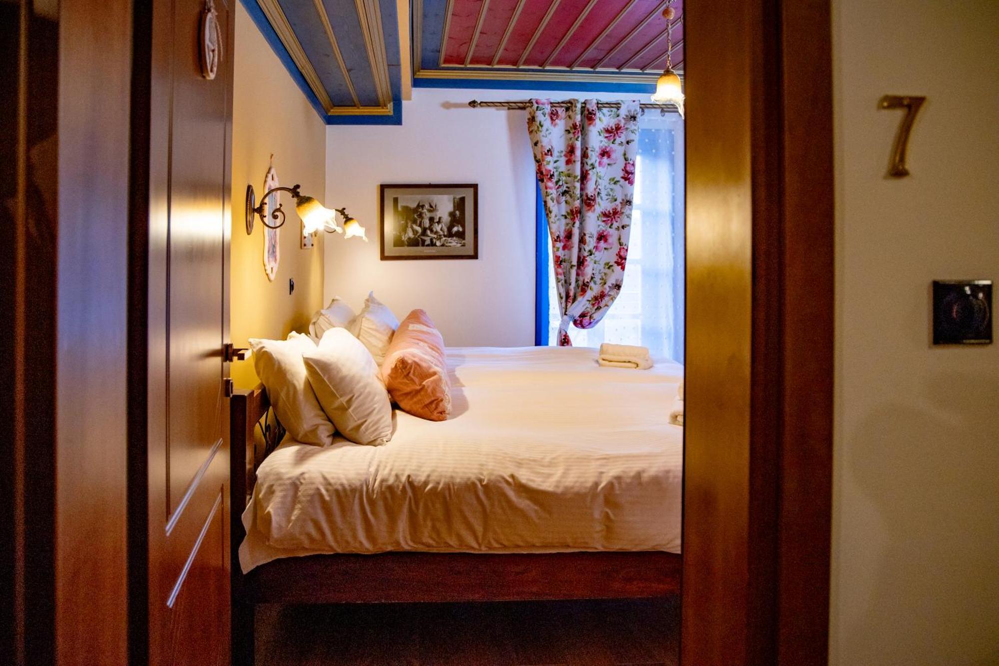 Arktouros Hotel Monodendri Eksteriør billede