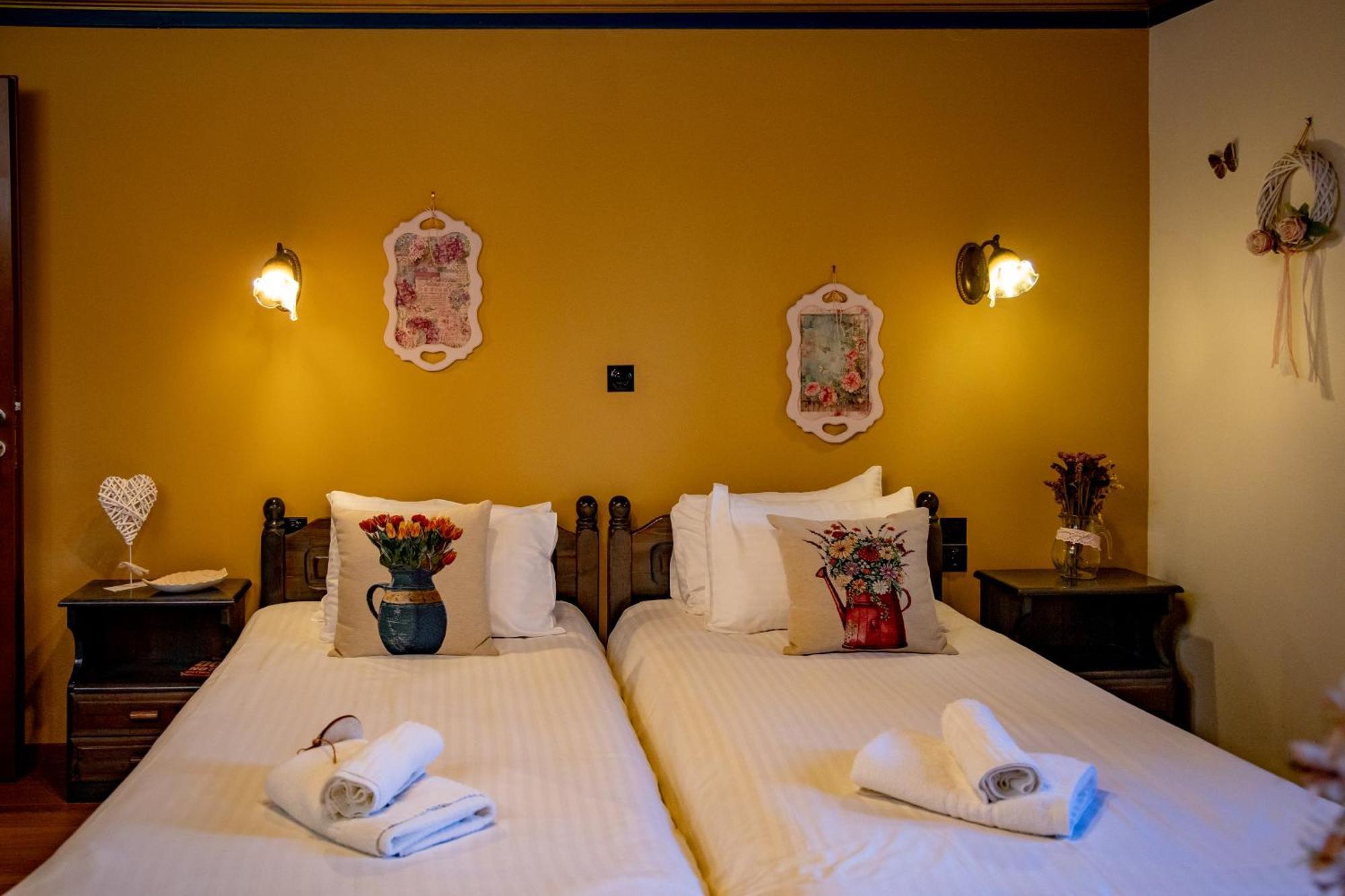 Arktouros Hotel Monodendri Eksteriør billede