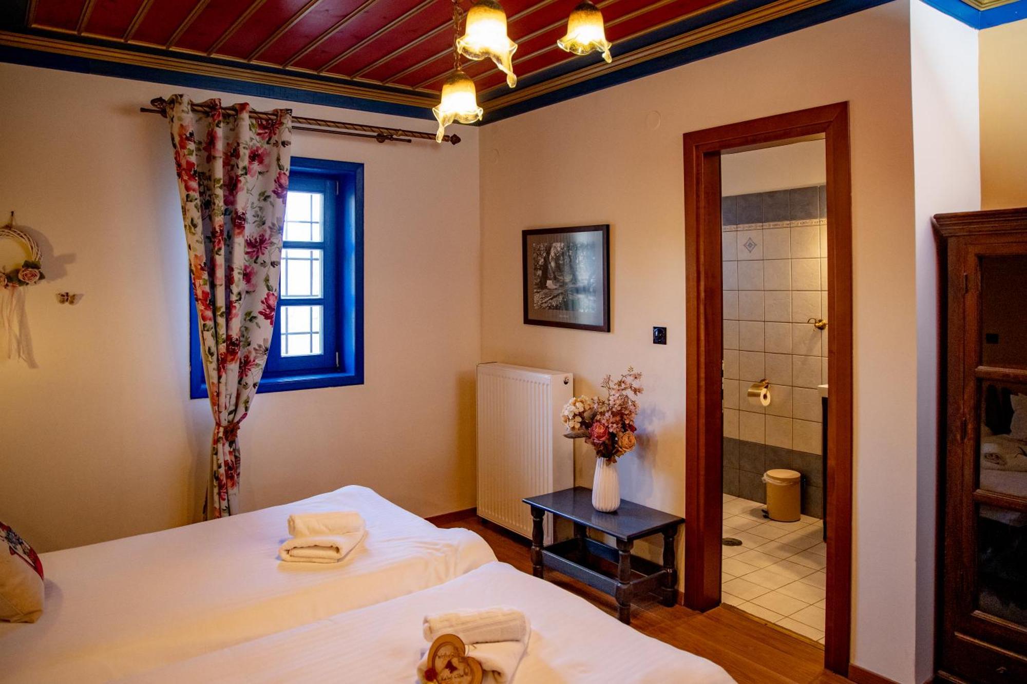 Arktouros Hotel Monodendri Eksteriør billede