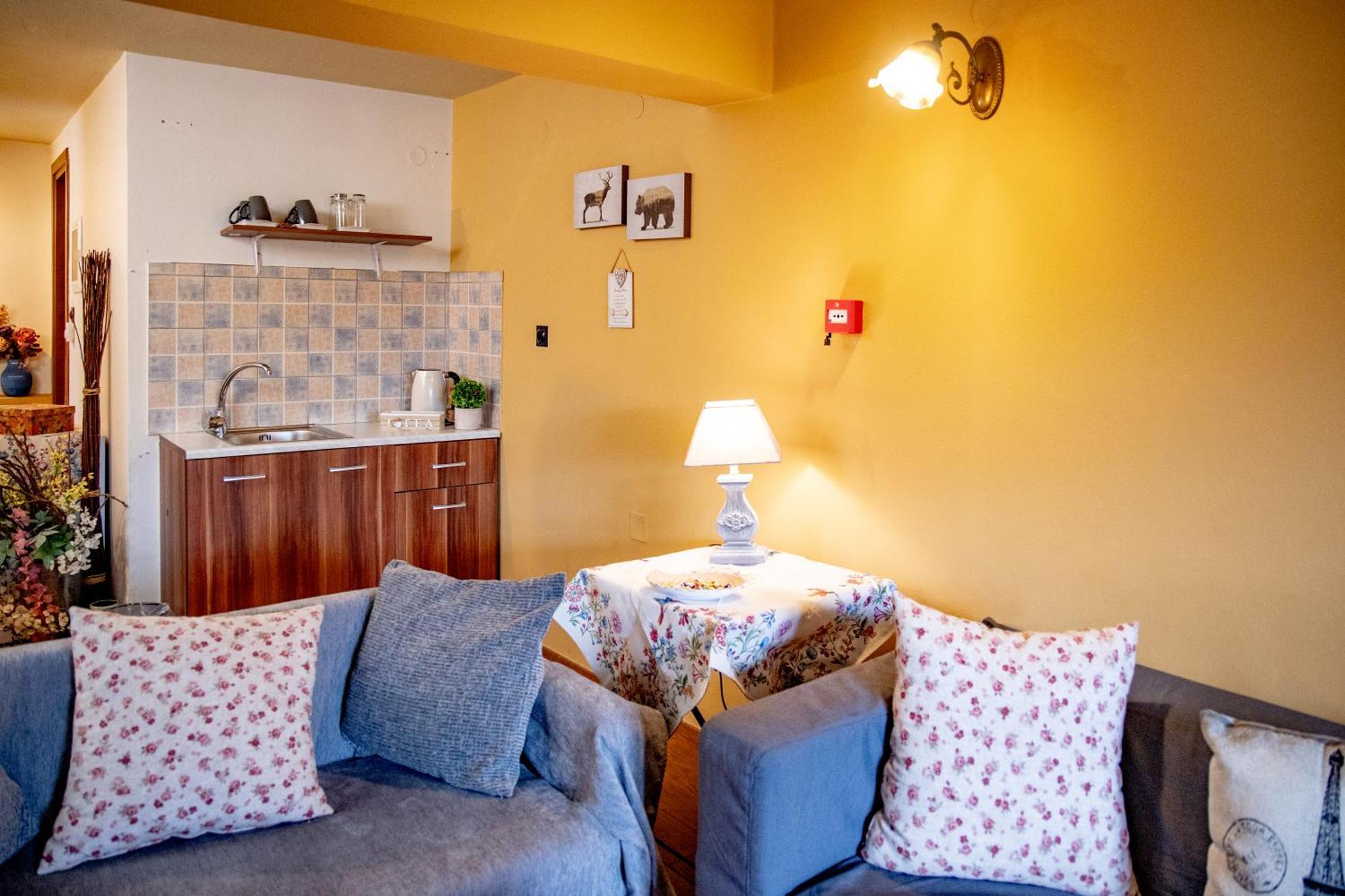 Arktouros Hotel Monodendri Eksteriør billede