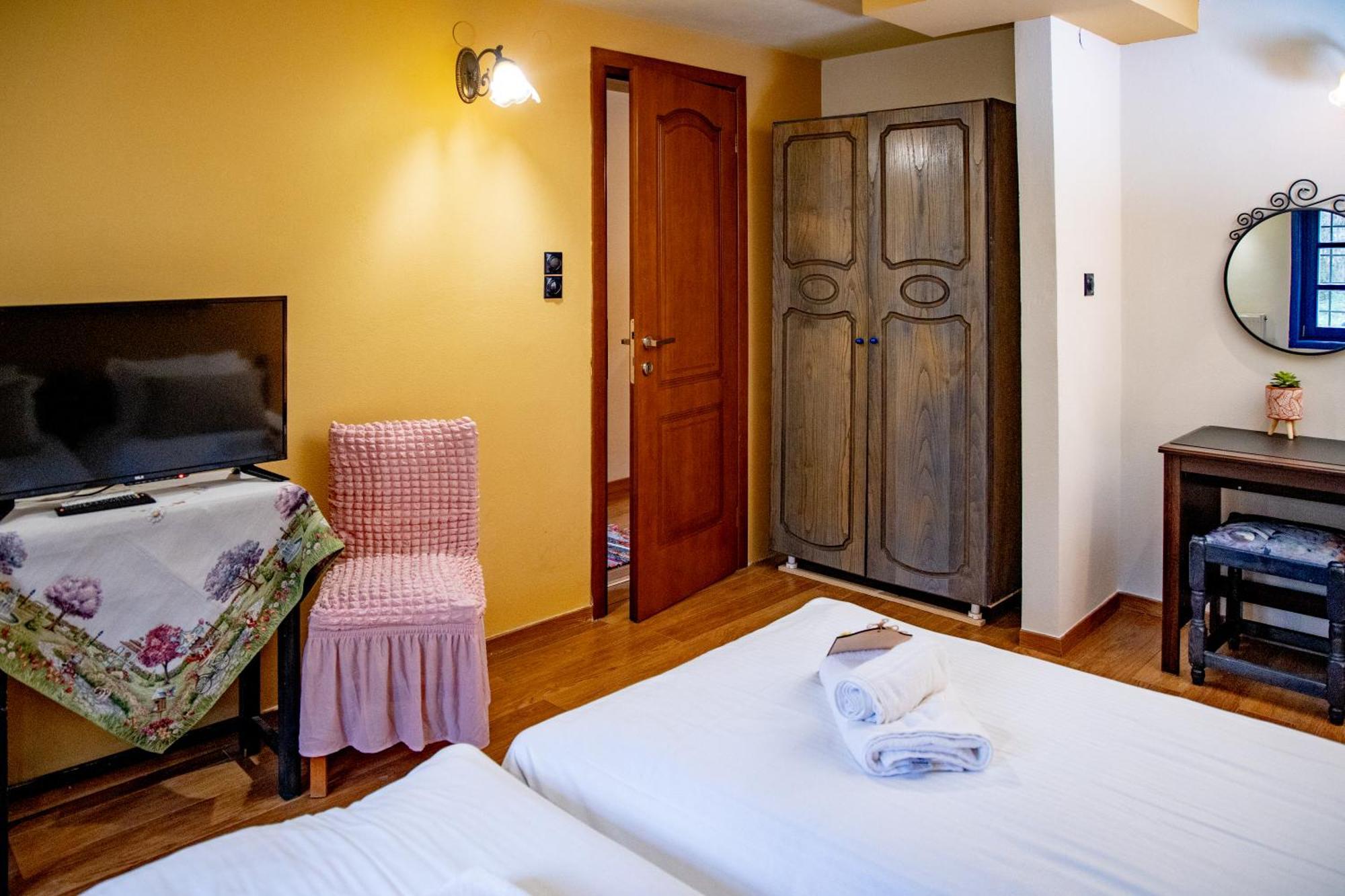 Arktouros Hotel Monodendri Eksteriør billede