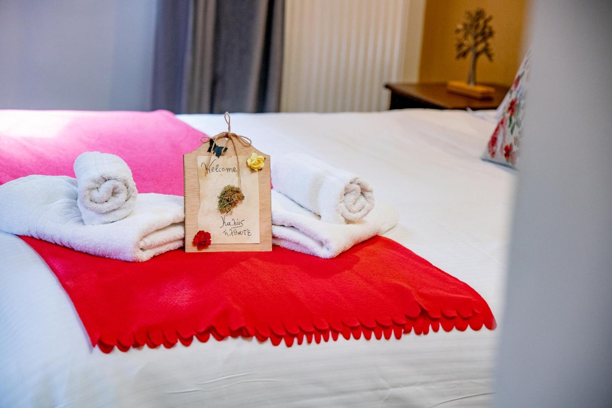Arktouros Hotel Monodendri Eksteriør billede