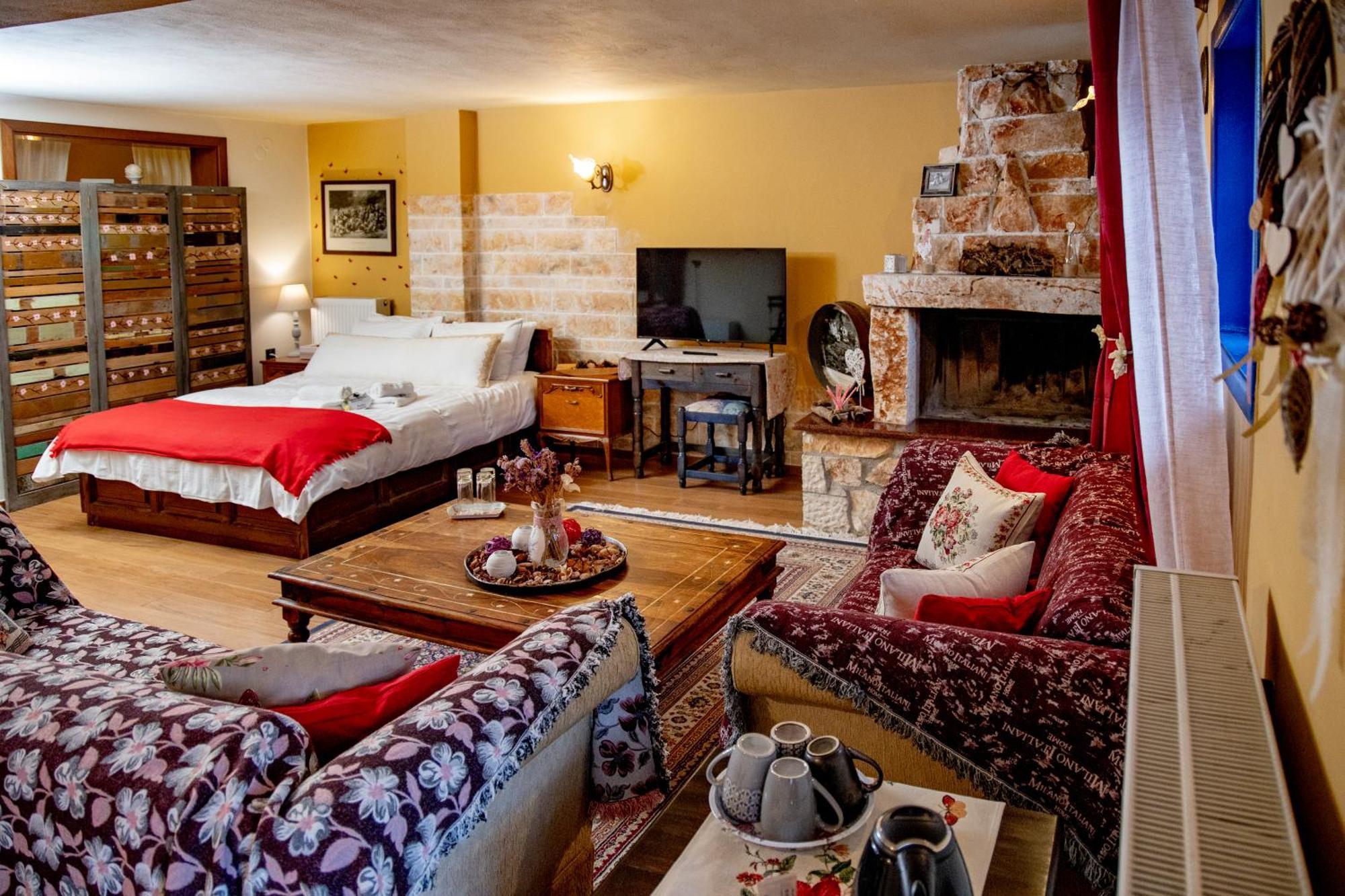 Arktouros Hotel Monodendri Eksteriør billede