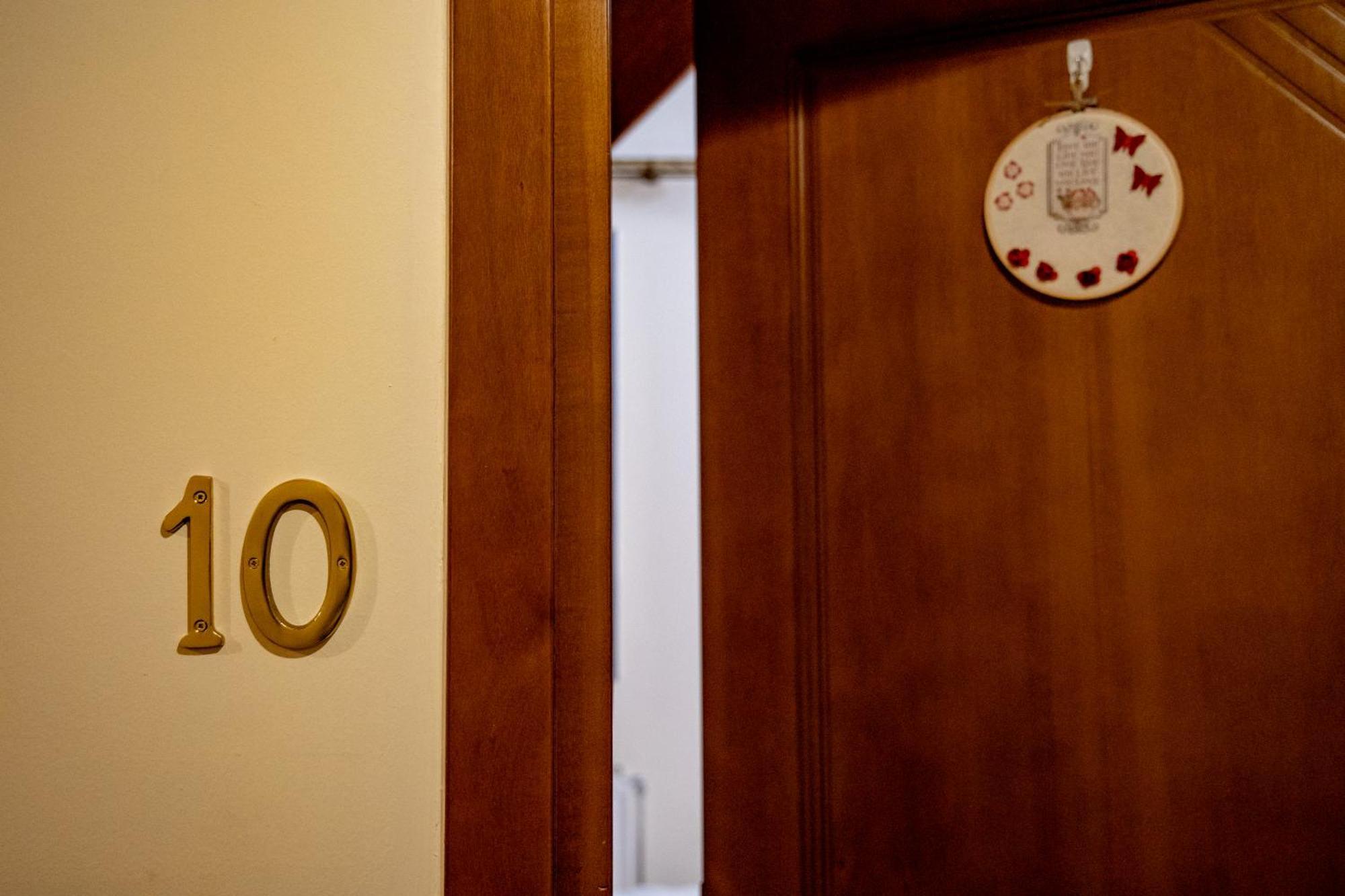 Arktouros Hotel Monodendri Eksteriør billede
