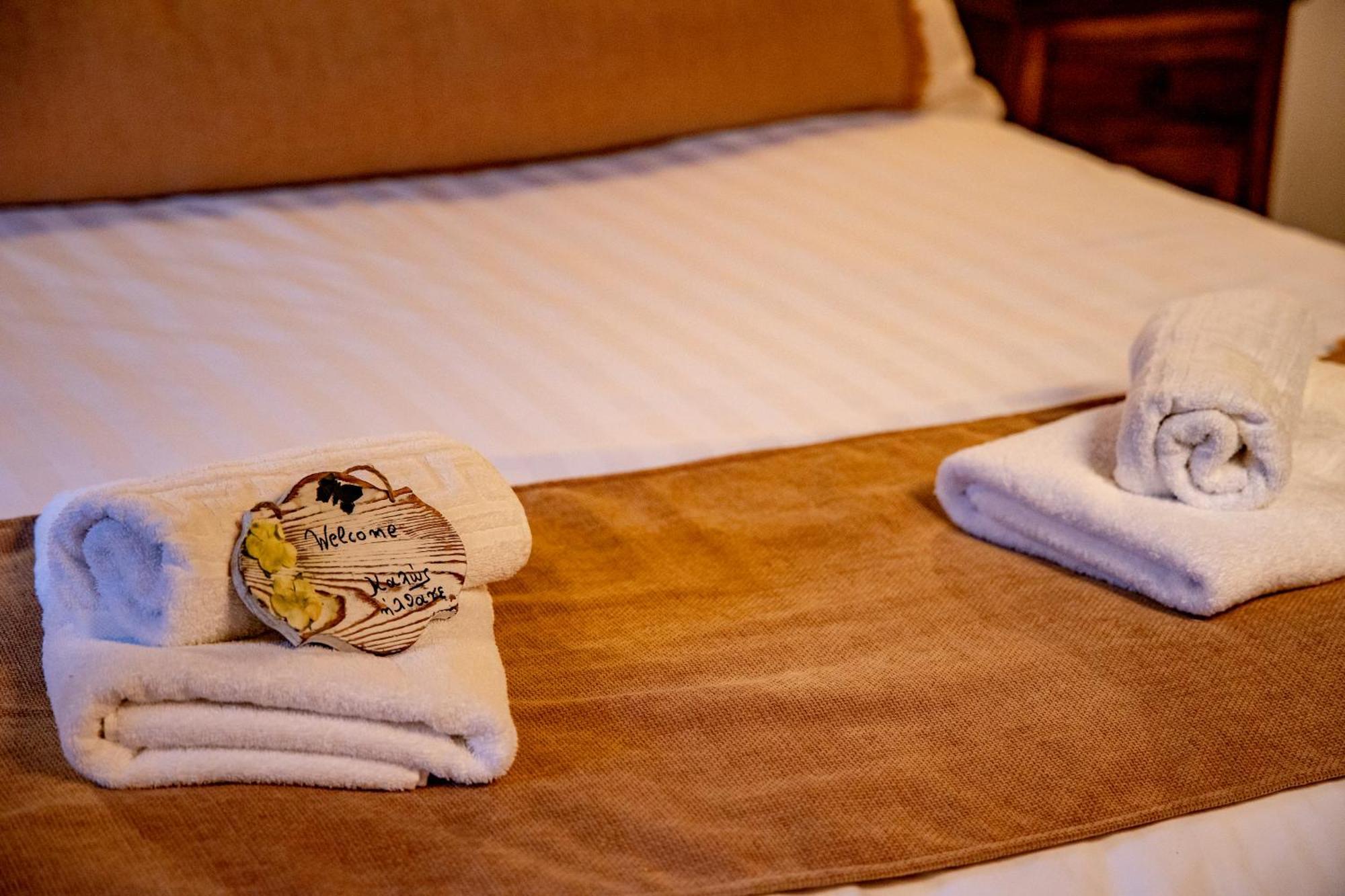 Arktouros Hotel Monodendri Eksteriør billede